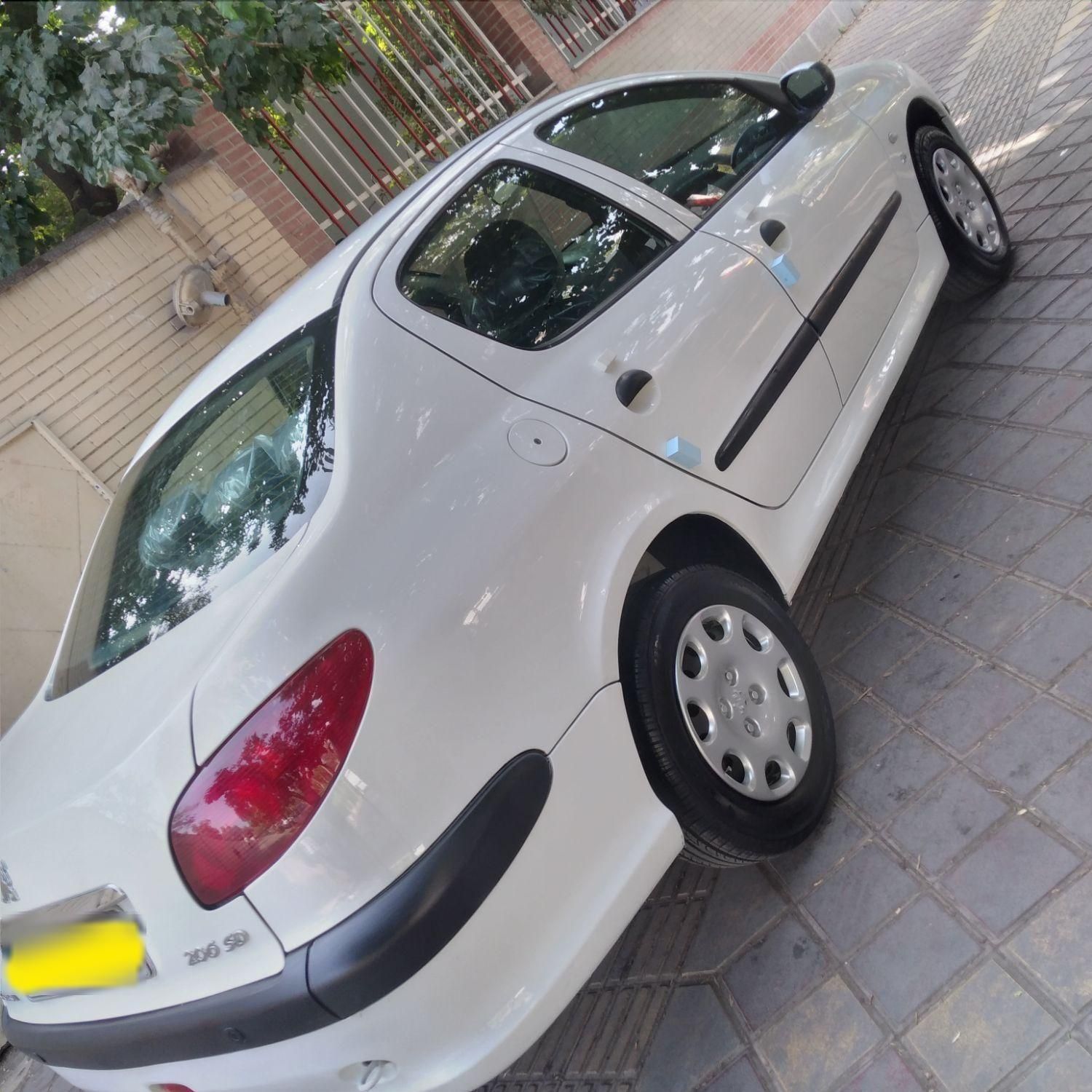 پژو ۲۰۶ صندوق دار v8 - 1394