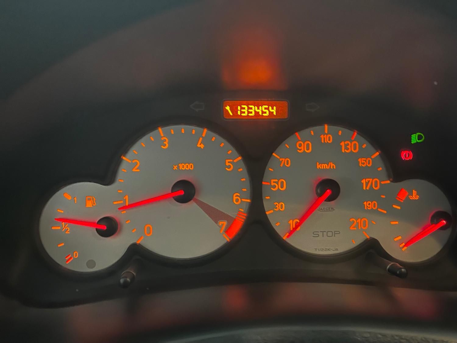 پژو ۲۰۶ صندوق دار v8 - 1391
