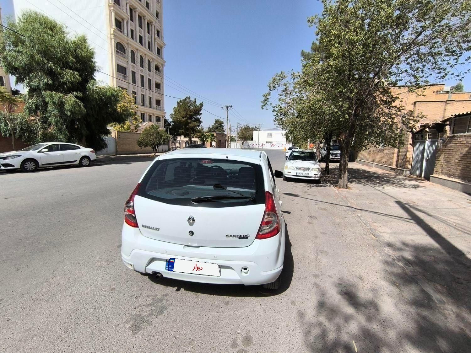 رنو ساندرو اتوماتیک - 1394