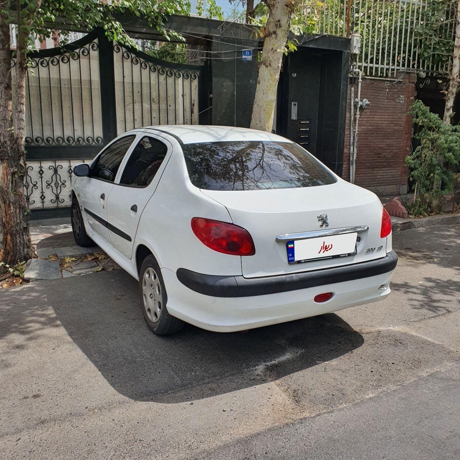 پژو ۲۰۶ صندوق دار v8 - 1398