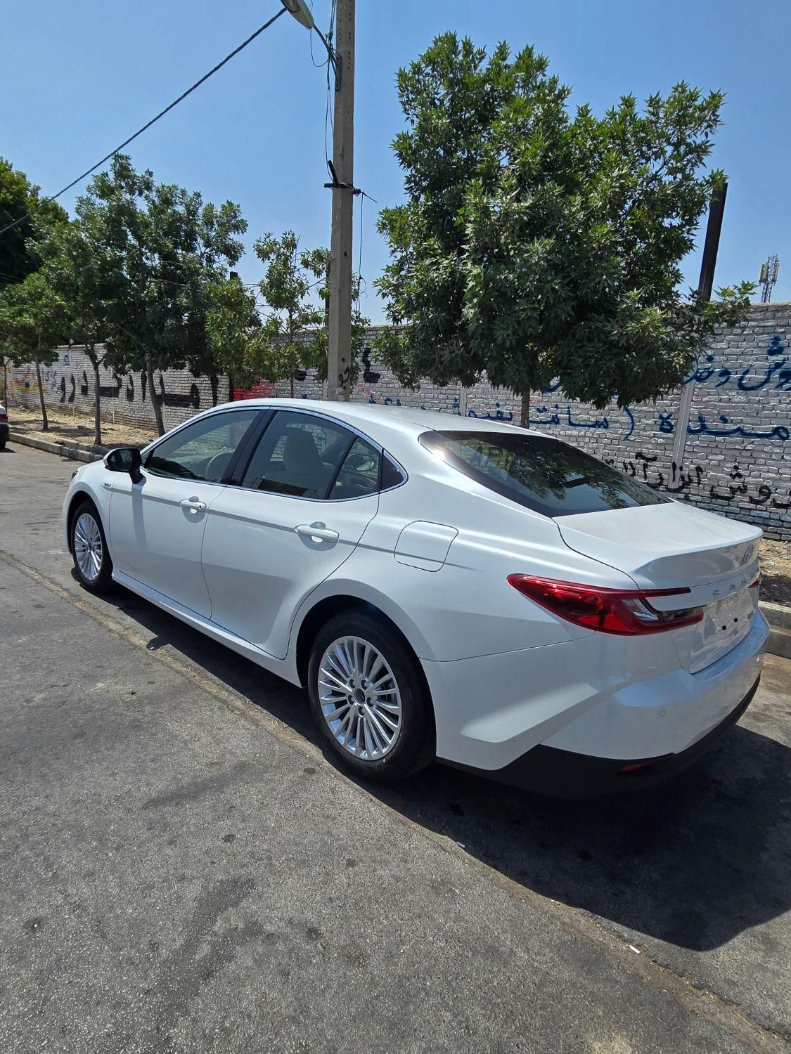 تویوتا کمری XLE - 2025
