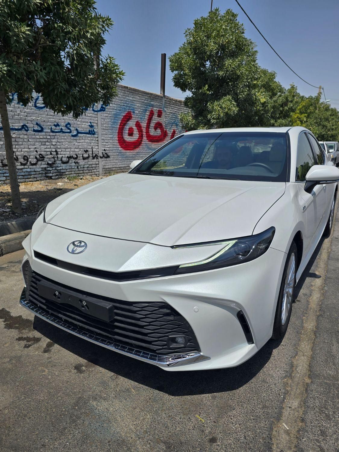 تویوتا کمری XLE - 2025