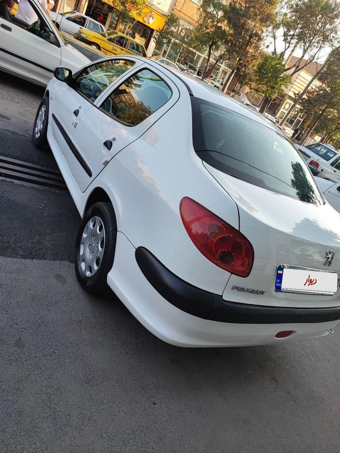 پژو ۲۰۶ صندوق دار v8 - 1394