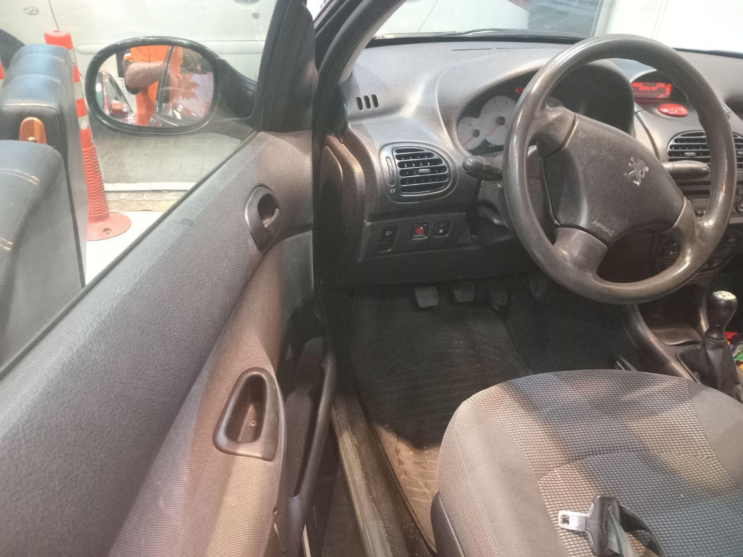 پژو ۲۰۶ صندوق دار v8 - 1395