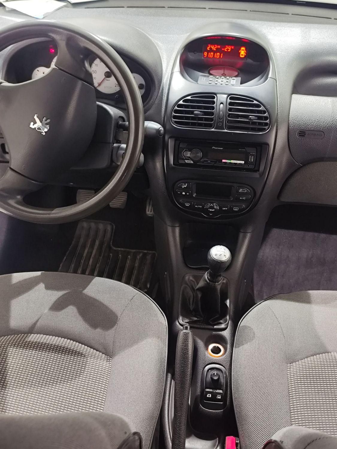 پژو ۲۰۶ صندوق دار v8 - 1393