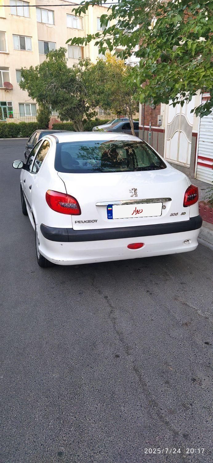 پژو ۲۰۶ صندوق دار v8 - 1390