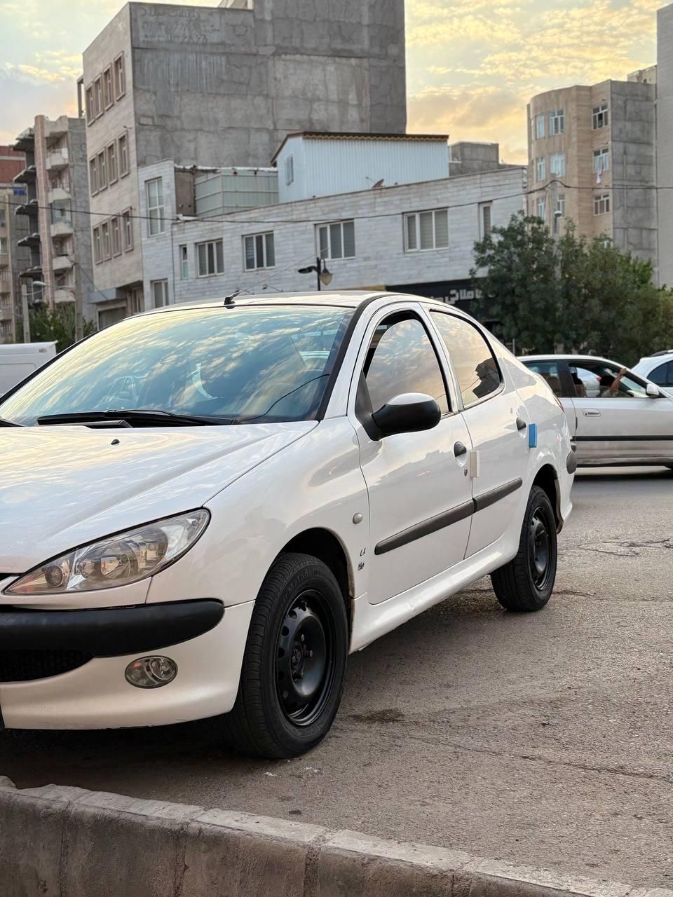 پژو ۲۰۶ صندوق دار v8 - 1394
