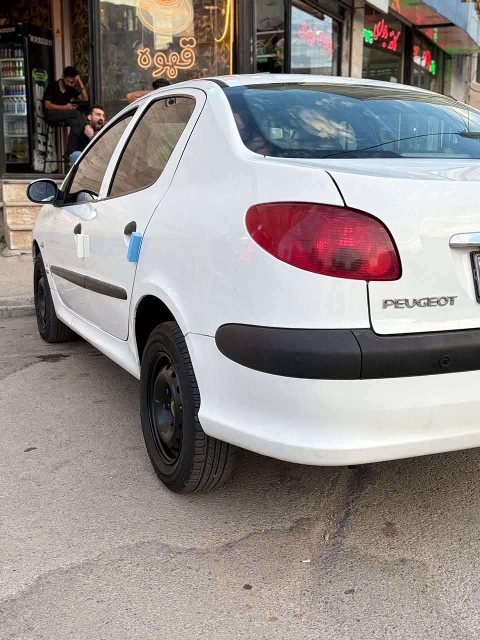 پژو ۲۰۶ صندوق دار v8 - 1394