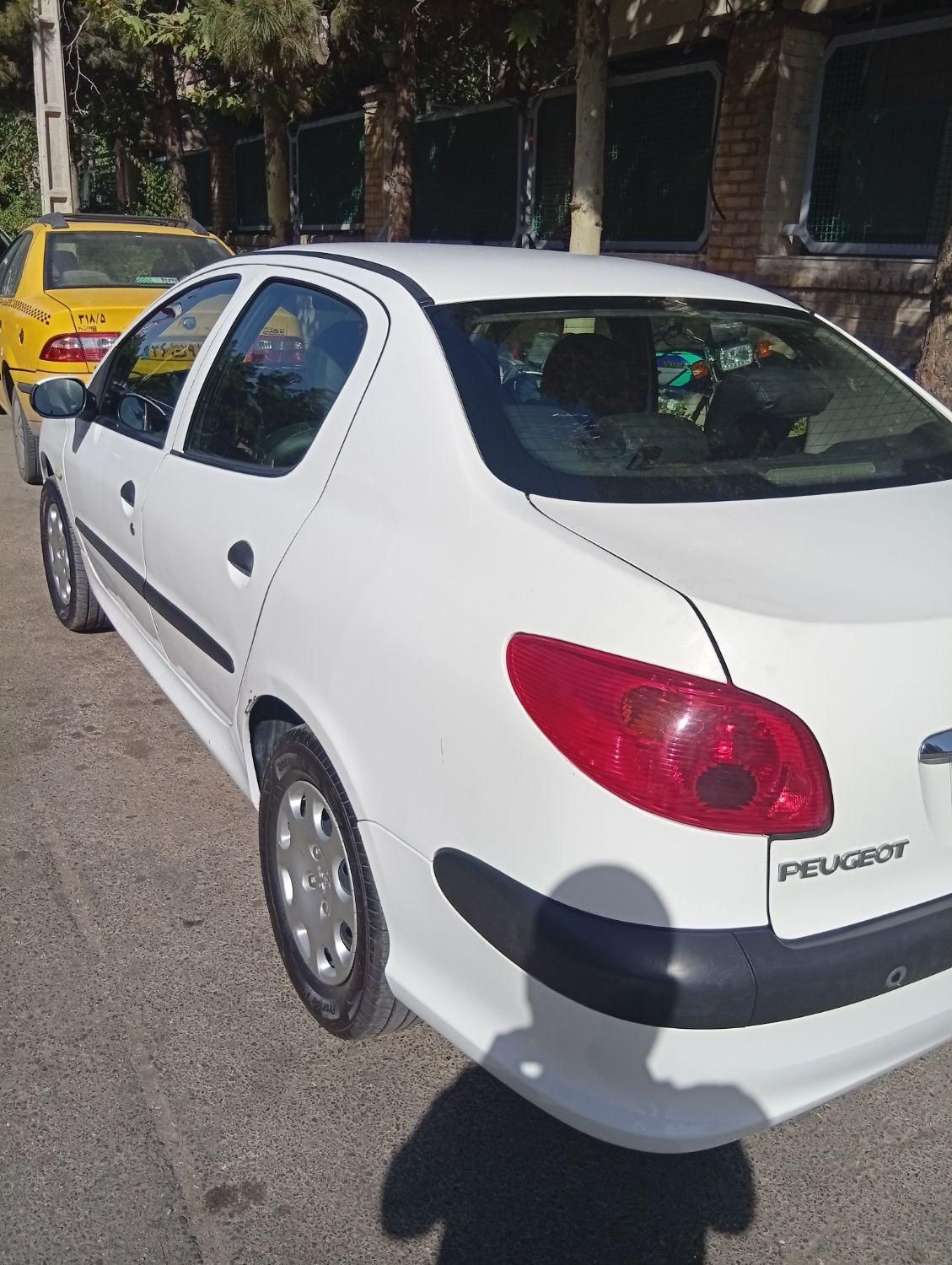 پژو ۲۰۶ صندوق دار v8 - 1397