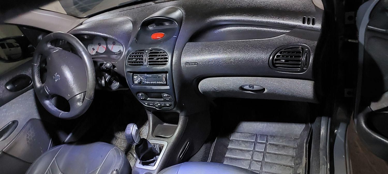 پژو ۲۰۶ صندوق دار v8 - 1390