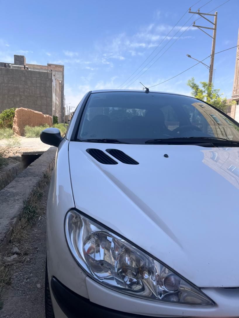 پژو ۲۰۶ صندوق دار v8 - 1399