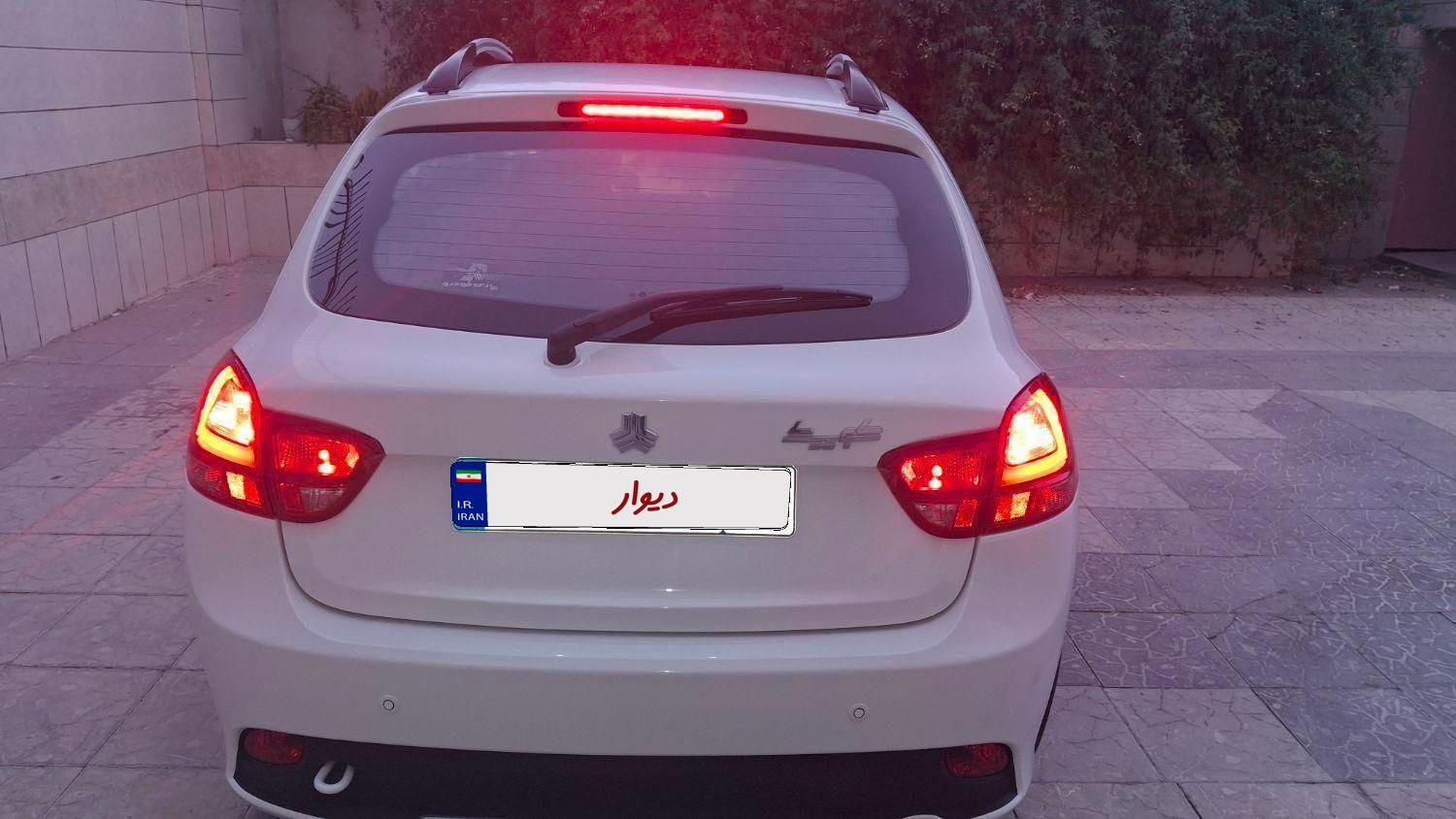 خودرو کوییک، معمولی آگهی ann_19548826