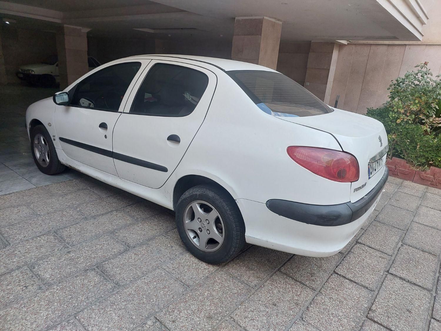 پژو ۲۰۶ صندوق دار v8 - 1394