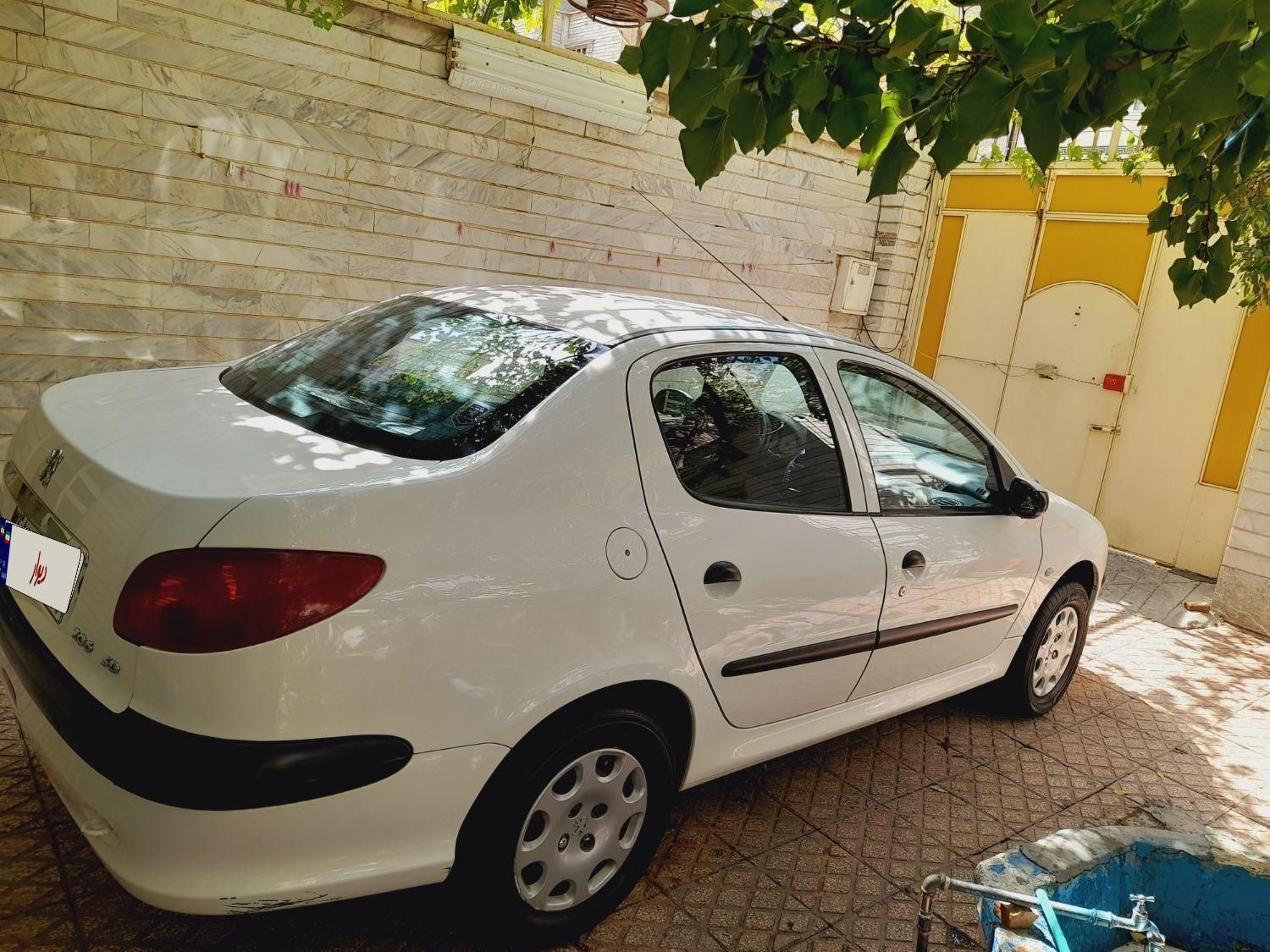 پژو ۲۰۶ صندوق دار v8 - 1397
