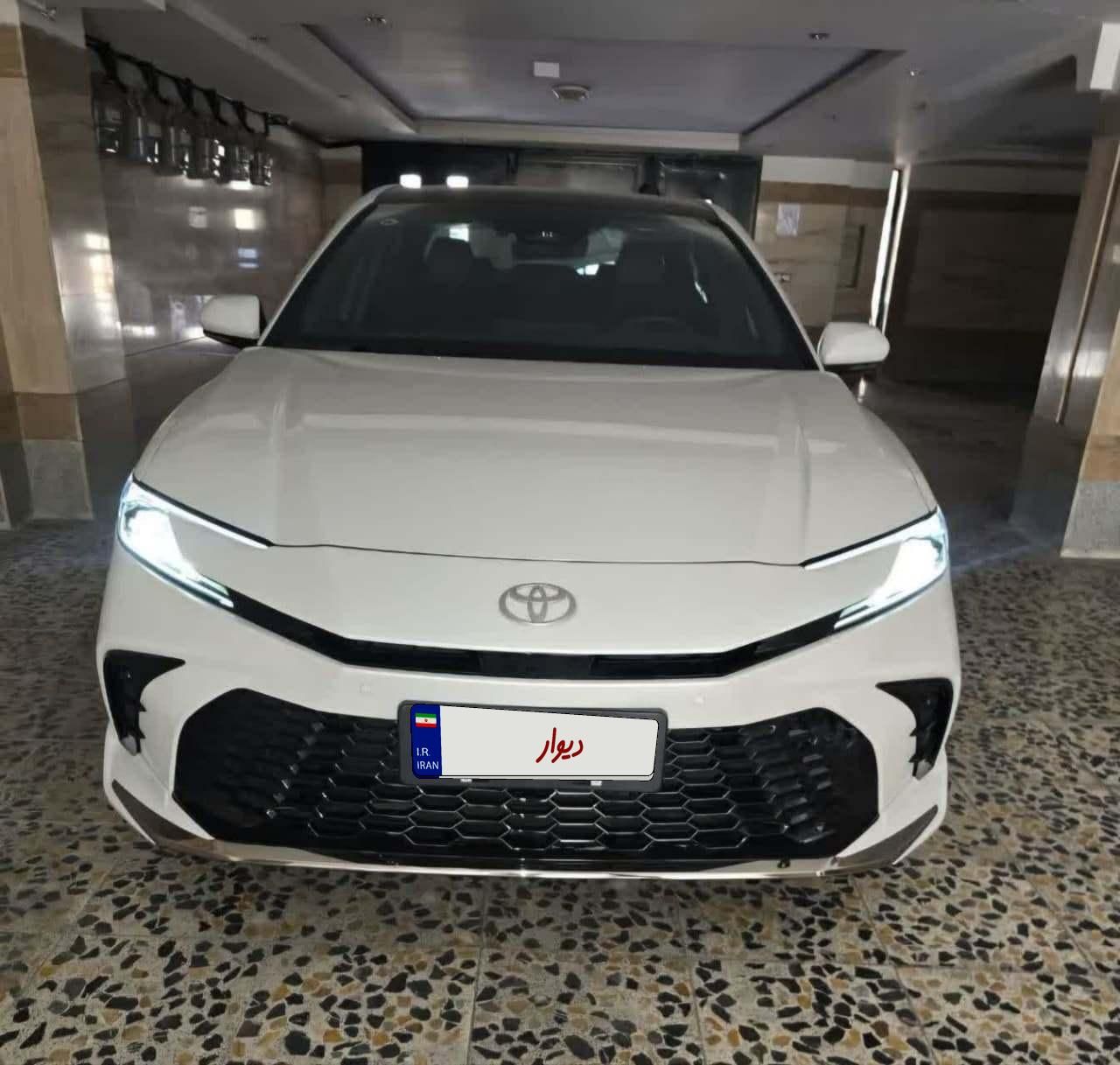 تویوتا کمری XLE - 2024