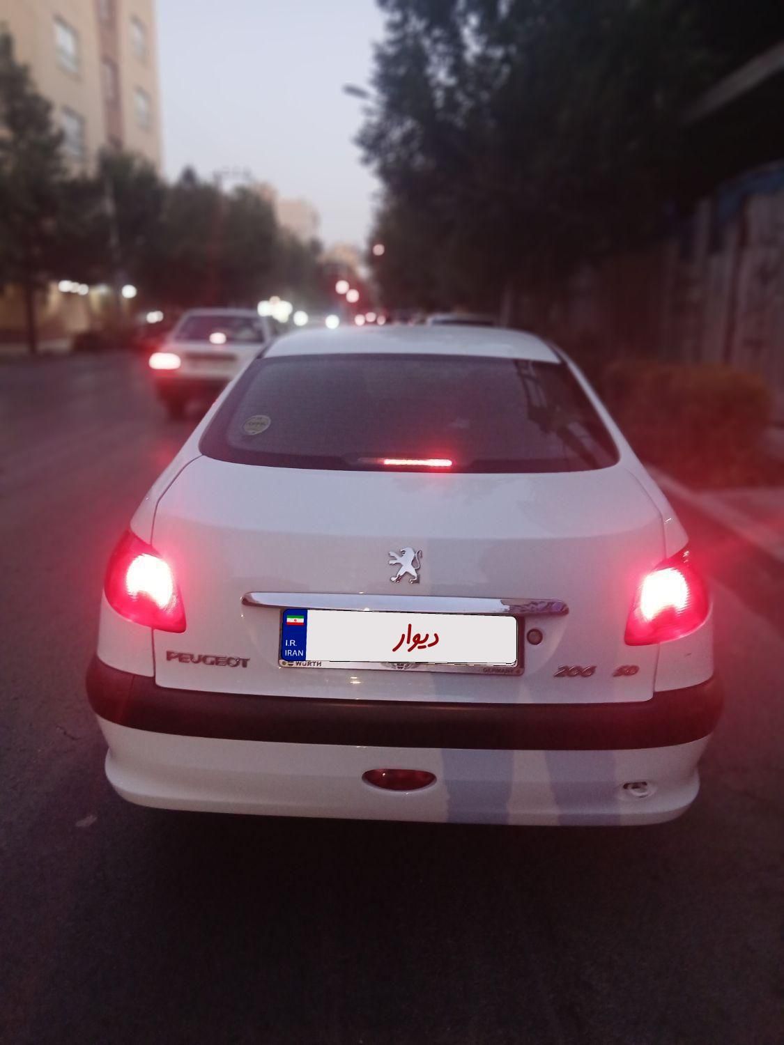 پژو ۲۰۶ صندوق دار v8 - 1400