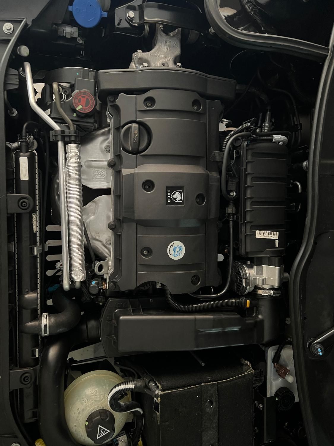 پژو ۲۰۶ صندوق دار v8 - 1397