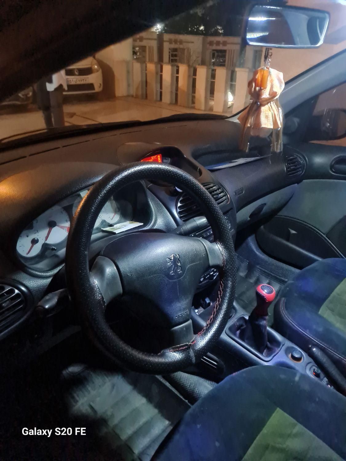 پژو ۲۰۶ صندوق دار v8 - 1396