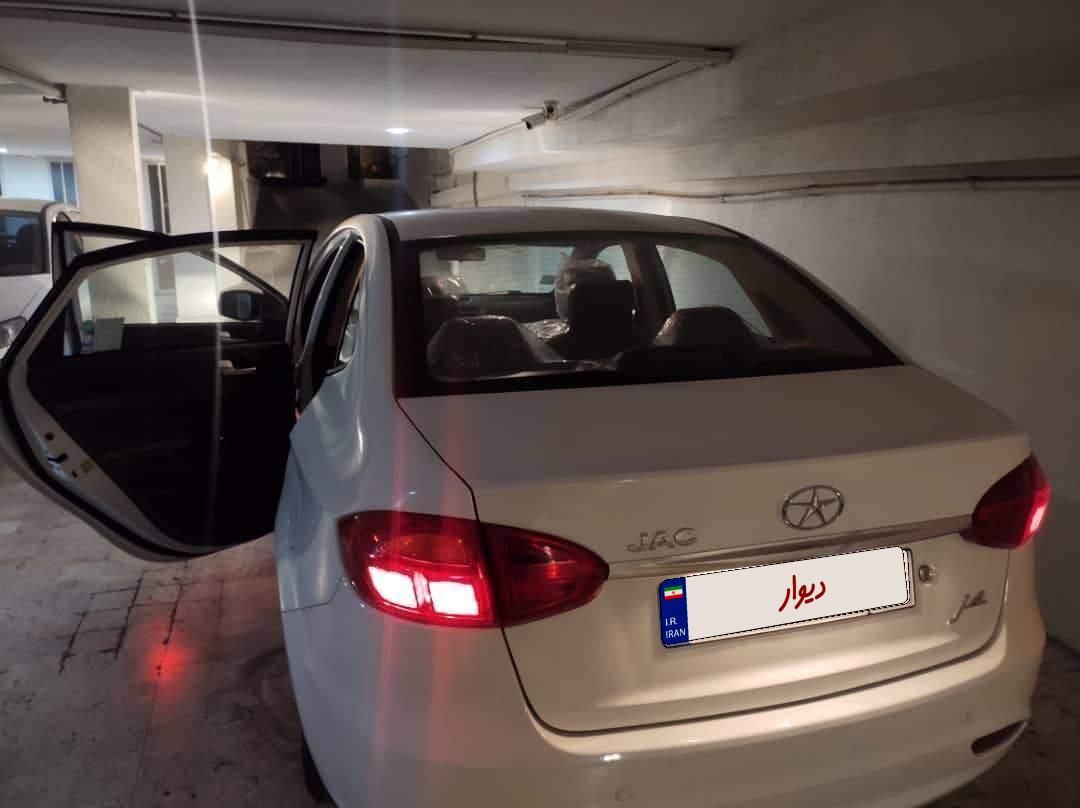 جک J4 اتوماتیک ساده - 1402