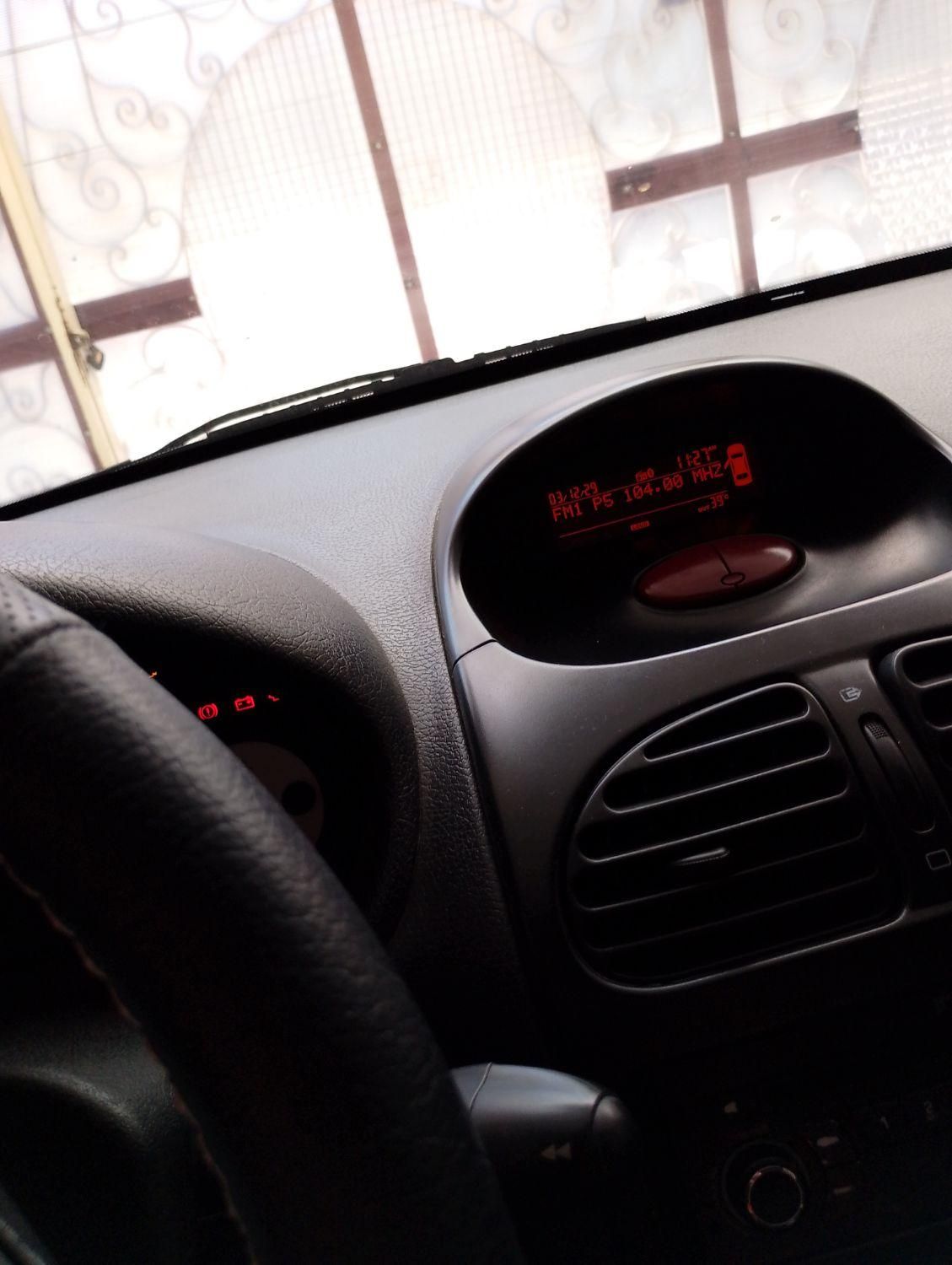 پژو ۲۰۶ صندوق دار v8 - 1394