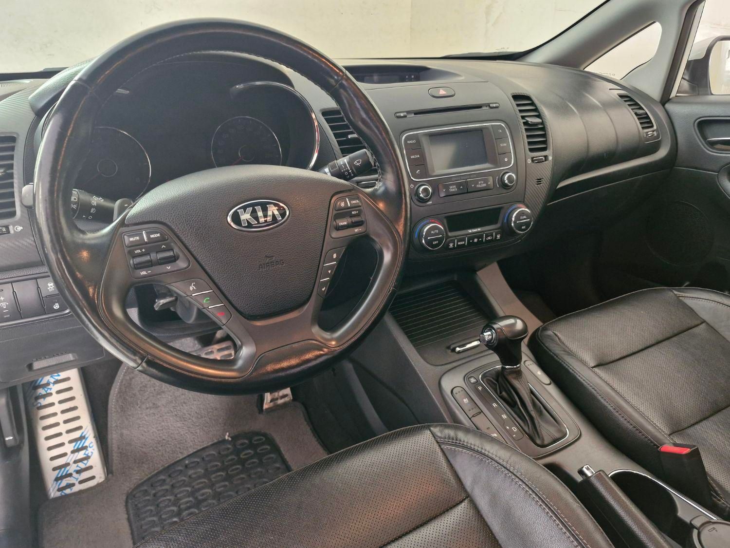 کیا سراتو 2.0 لیتر اتوماتیک GT لاین - 2016