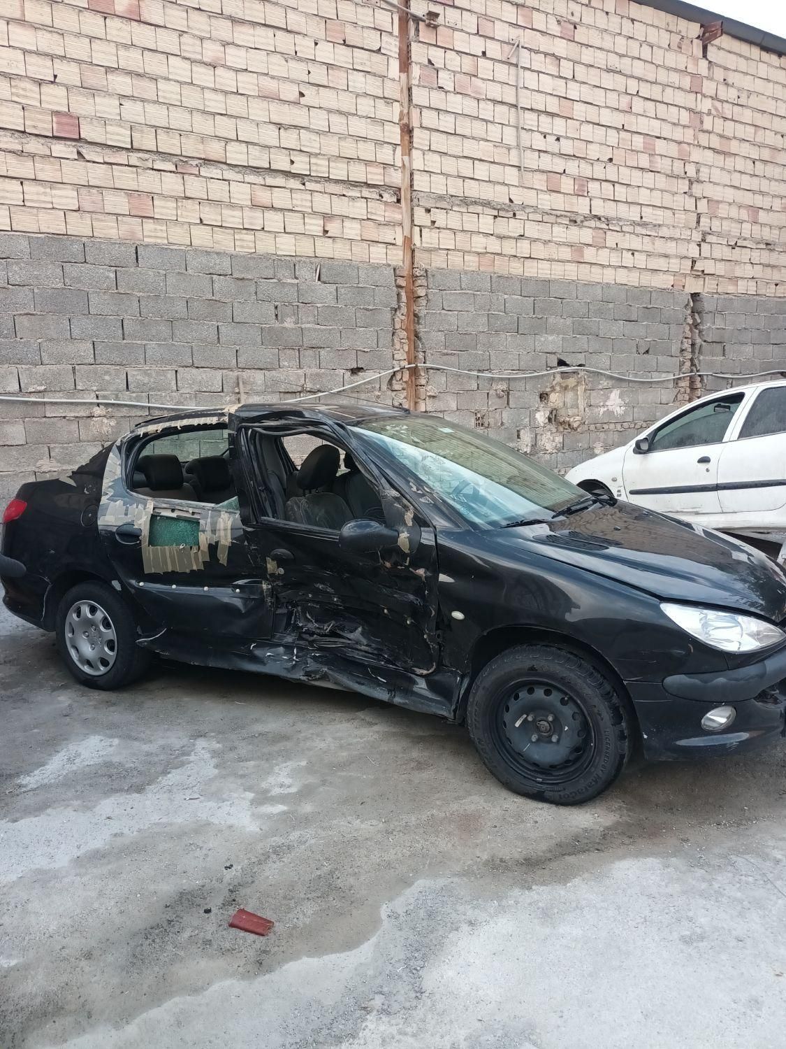 پژو ۲۰۶ صندوق دار v8 - 1394