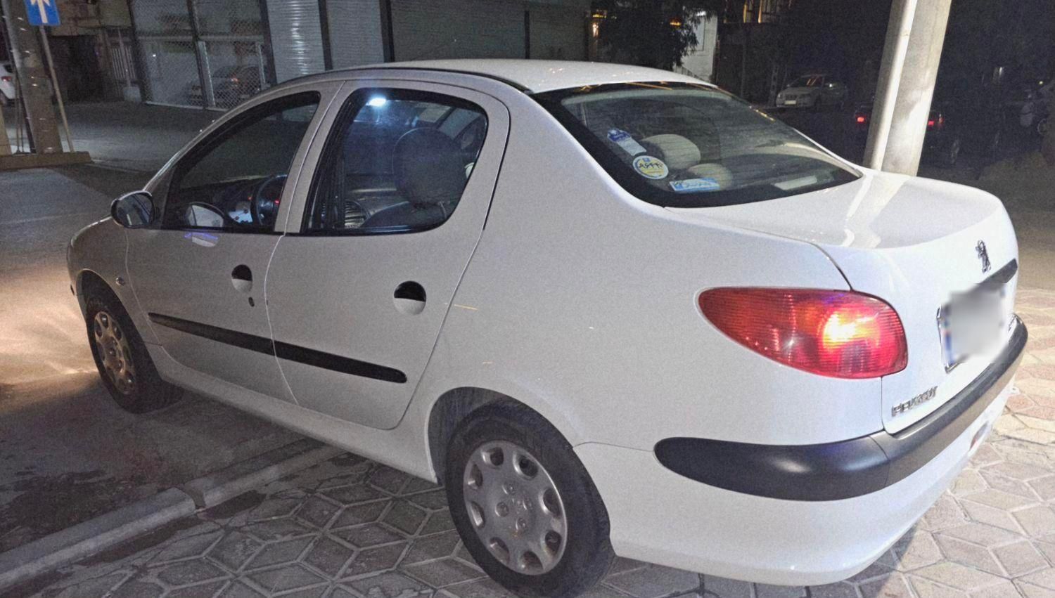 پژو ۲۰۶ صندوق دار v8 - 1398