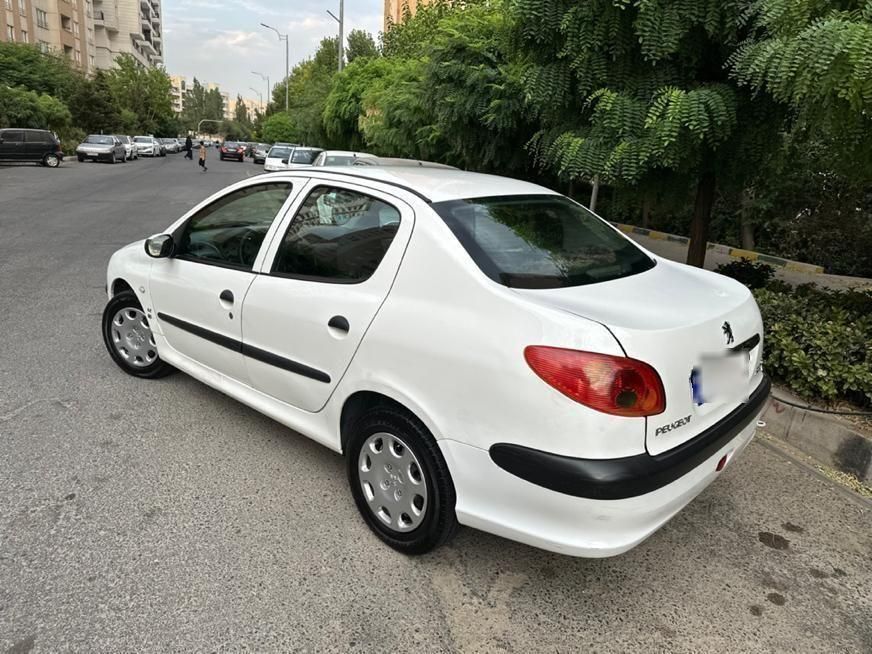 پژو ۲۰۶ صندوق دار v8 - 1392