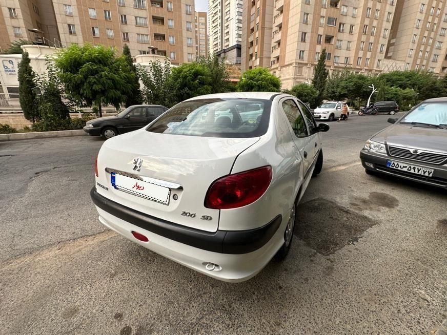 پژو ۲۰۶ صندوق دار v8 - 1392