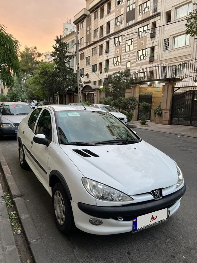 پژو ۲۰۶ صندوق دار v8 - 1397