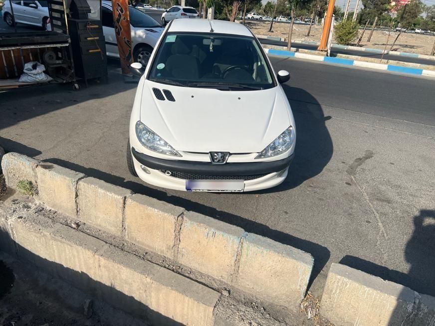 پژو ۲۰۶ صندوق دار v8 - 1394