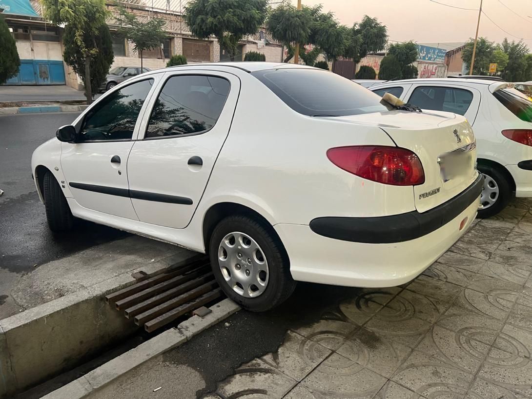 پژو ۲۰۶ صندوق دار v8 - 1394