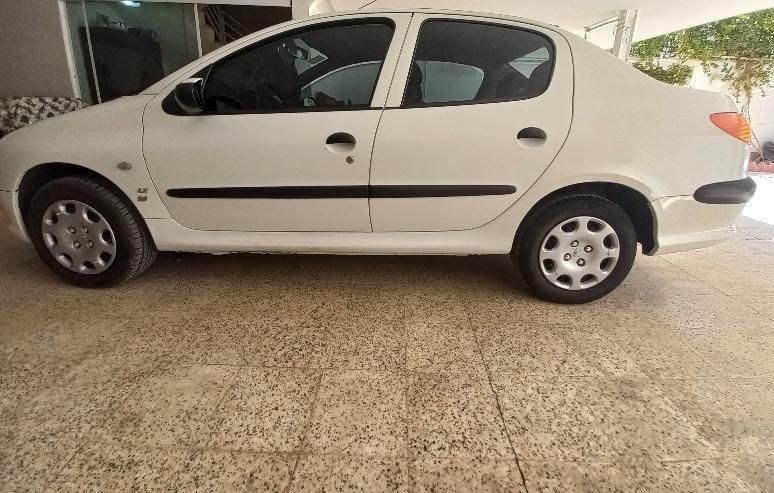 پژو ۲۰۶ صندوق دار v8 - 1393
