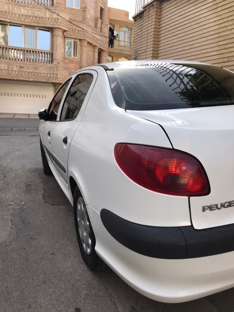 پژو ۲۰۶ صندوق دار v8 - 1393