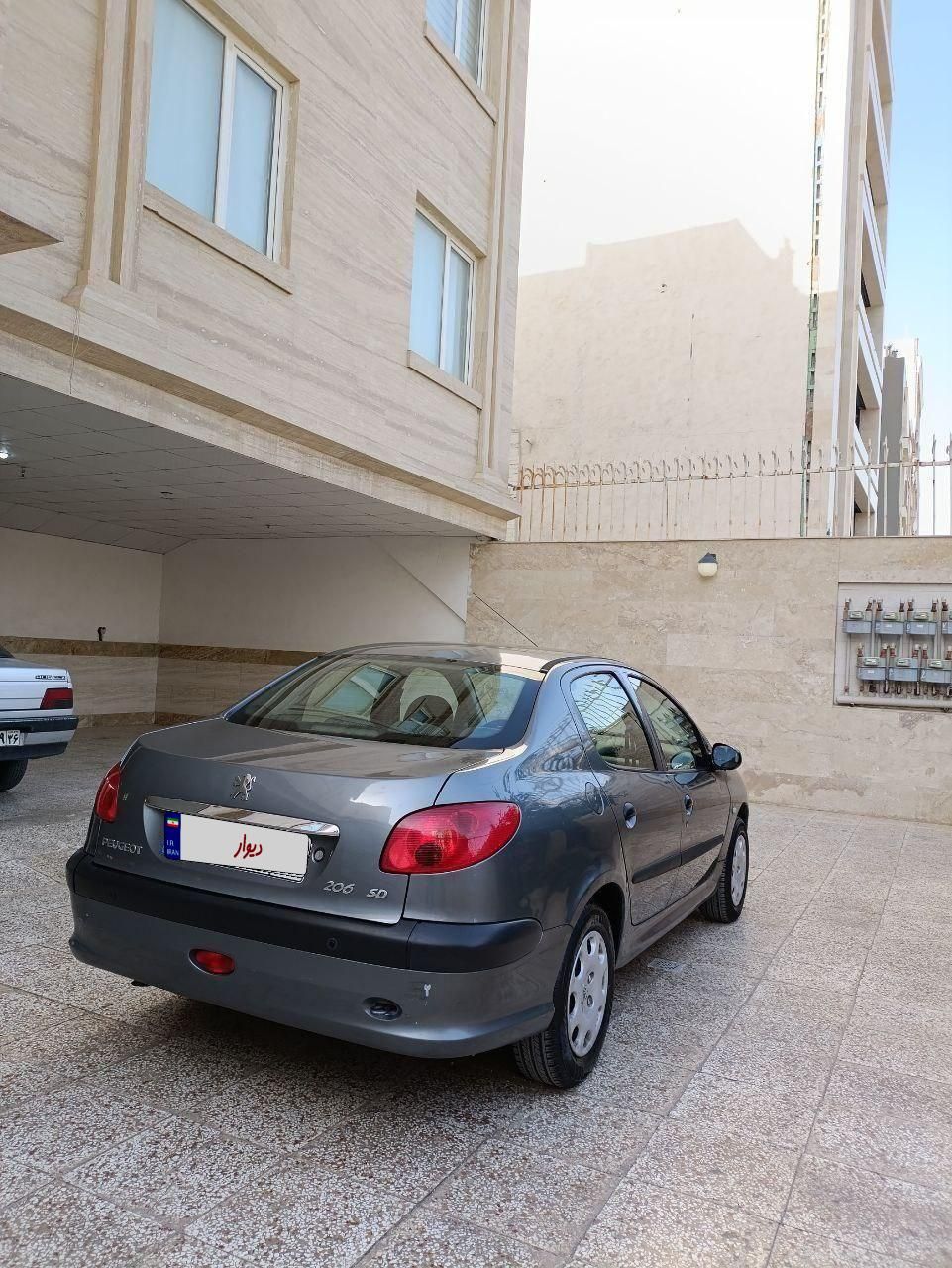 پژو ۲۰۶ صندوق دار v8 - 1395