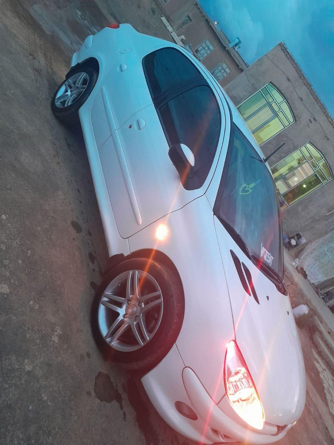 پژو ۲۰۶ صندوق دار v8 - 1390