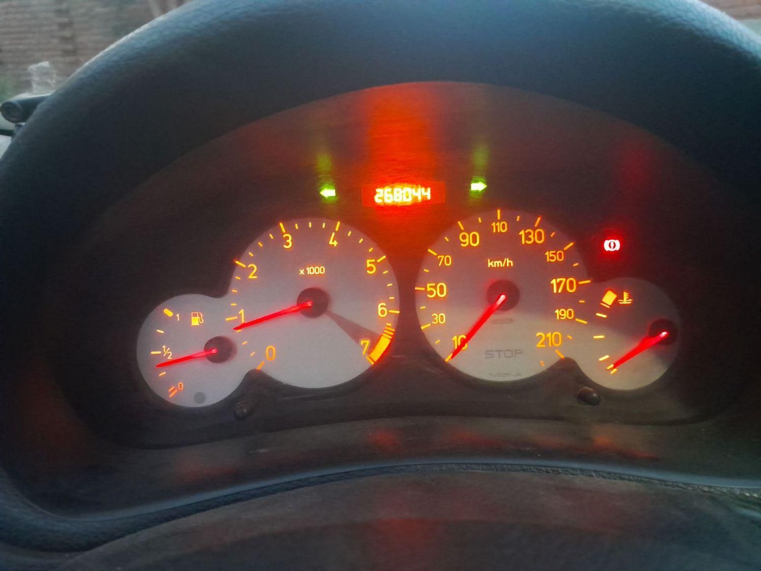 پژو ۲۰۶ صندوق دار v8 - 1390
