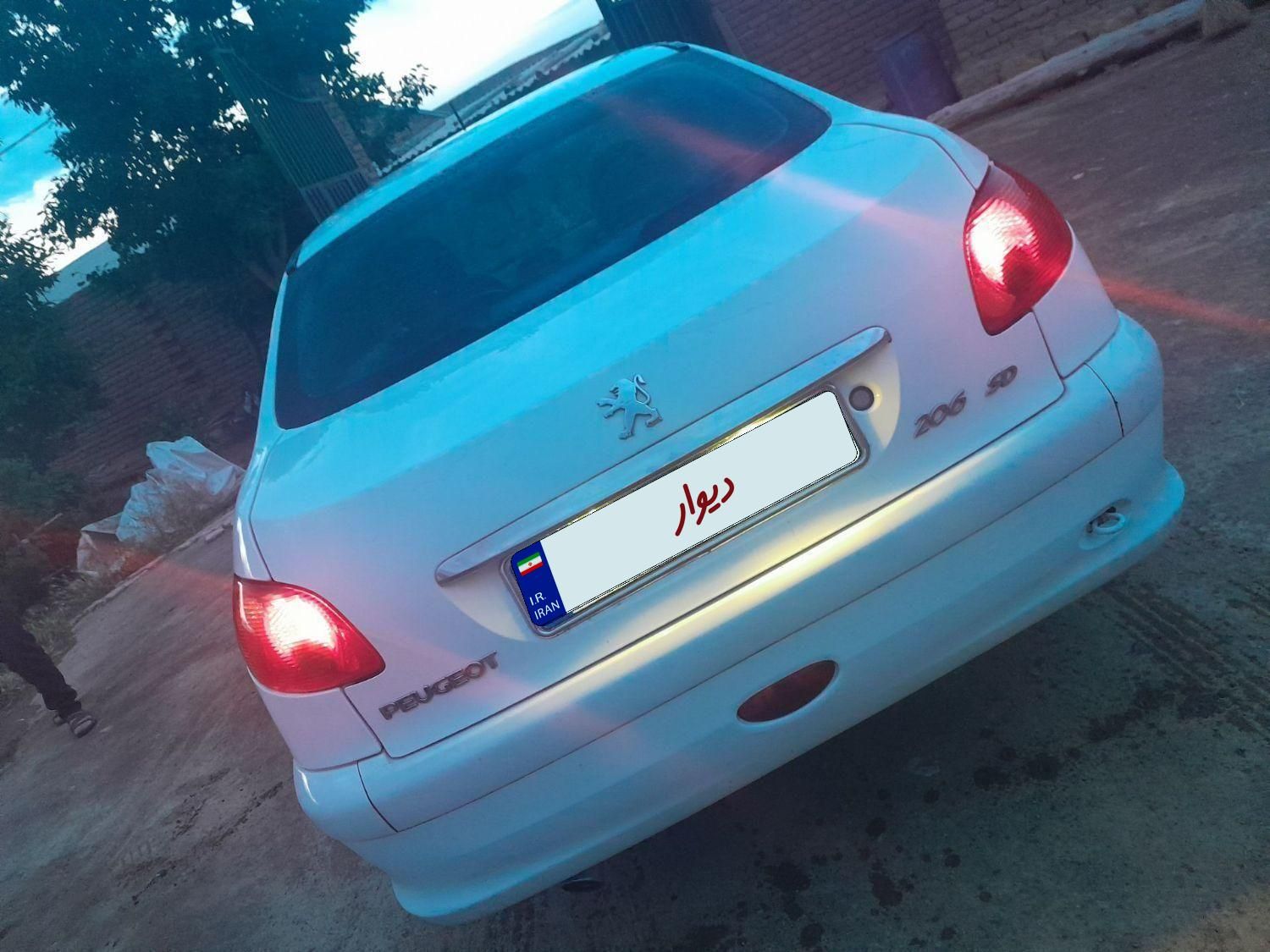 پژو ۲۰۶ صندوق دار v8 - 1390