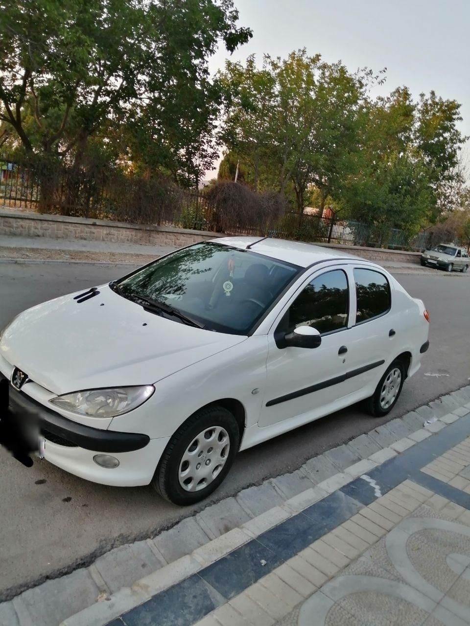پژو ۲۰۶ صندوق دار v8 - 1392