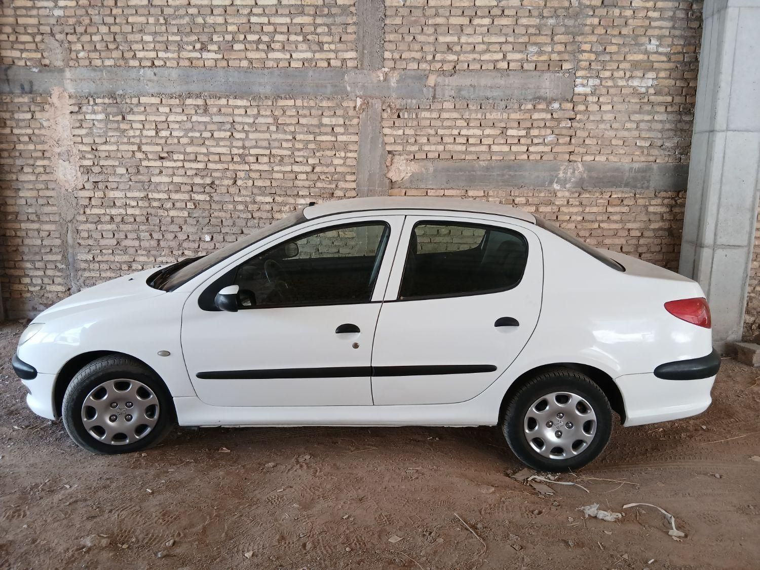 پژو ۲۰۶ صندوق دار v8 - 1396