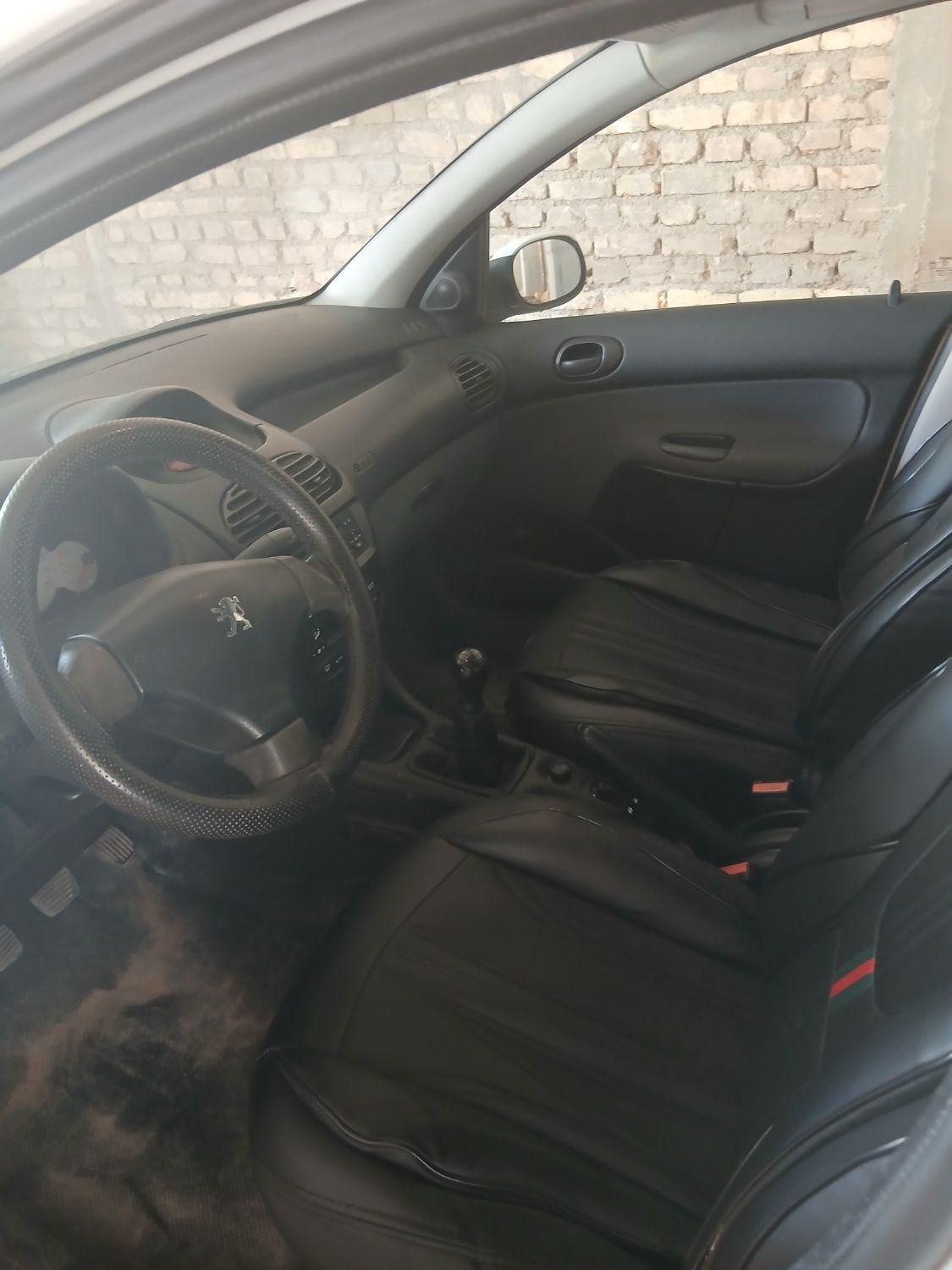 پژو ۲۰۶ صندوق دار v8 - 1396