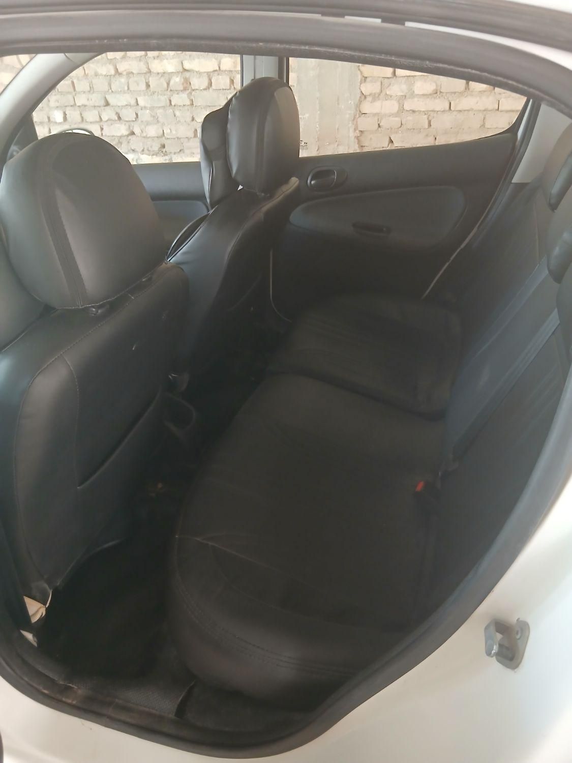 پژو ۲۰۶ صندوق دار v8 - 1396