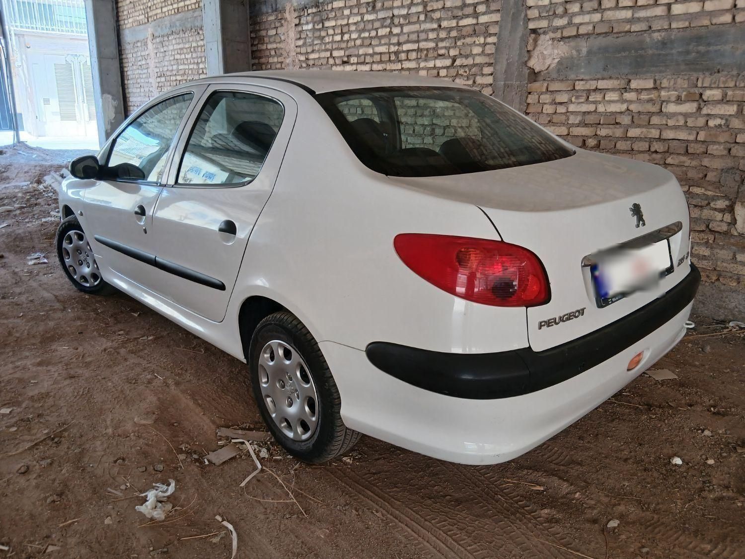 پژو ۲۰۶ صندوق دار v8 - 1396