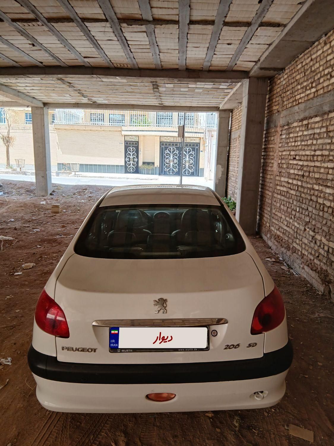 پژو ۲۰۶ صندوق دار v8 - 1396