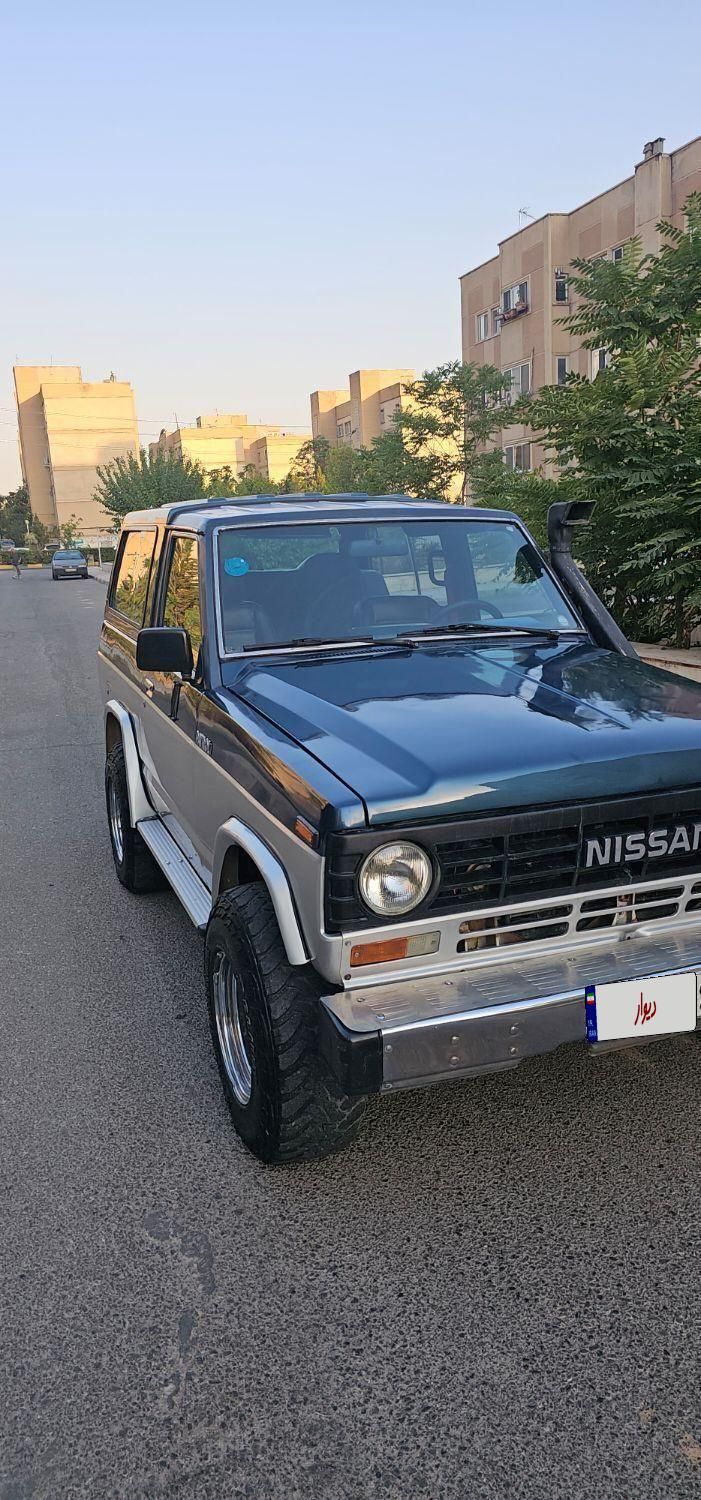 نیسان پاترول دو درب دنده‌ای - 1999