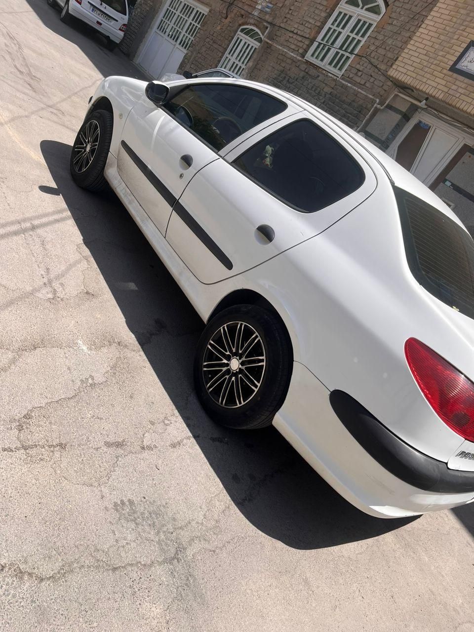 پژو ۲۰۶ صندوق دار v8 - 1390