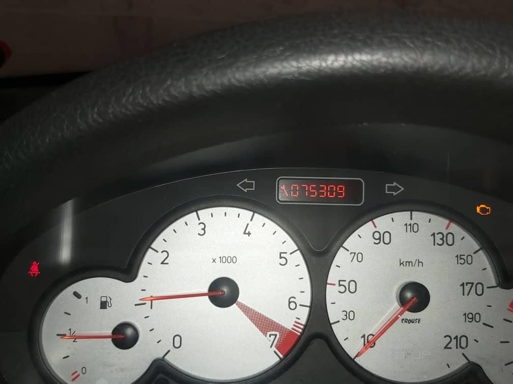 پژو ۲۰۶ صندوق دار v8 - 1399