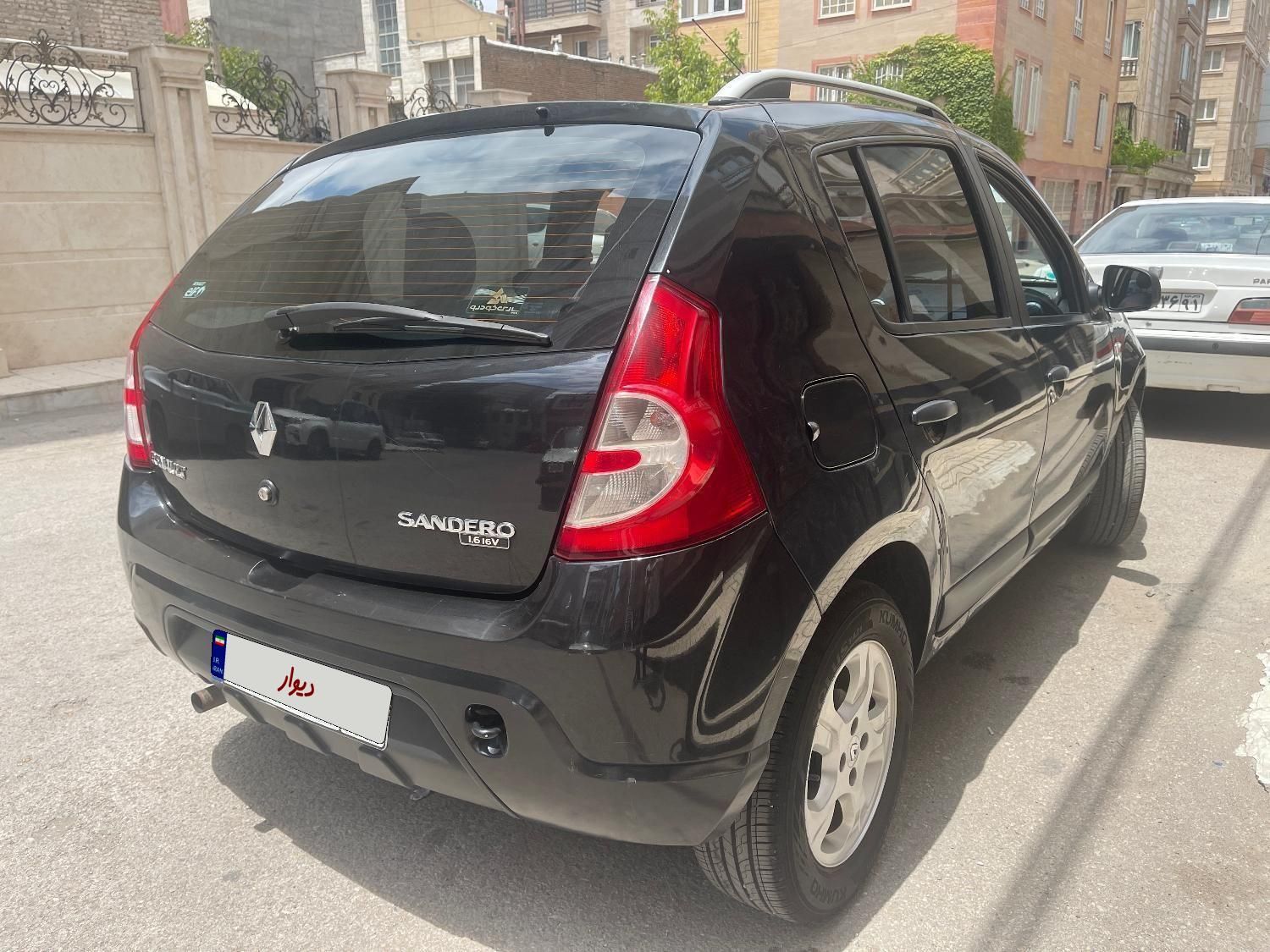 رنو ساندرو دنده ای - 1396