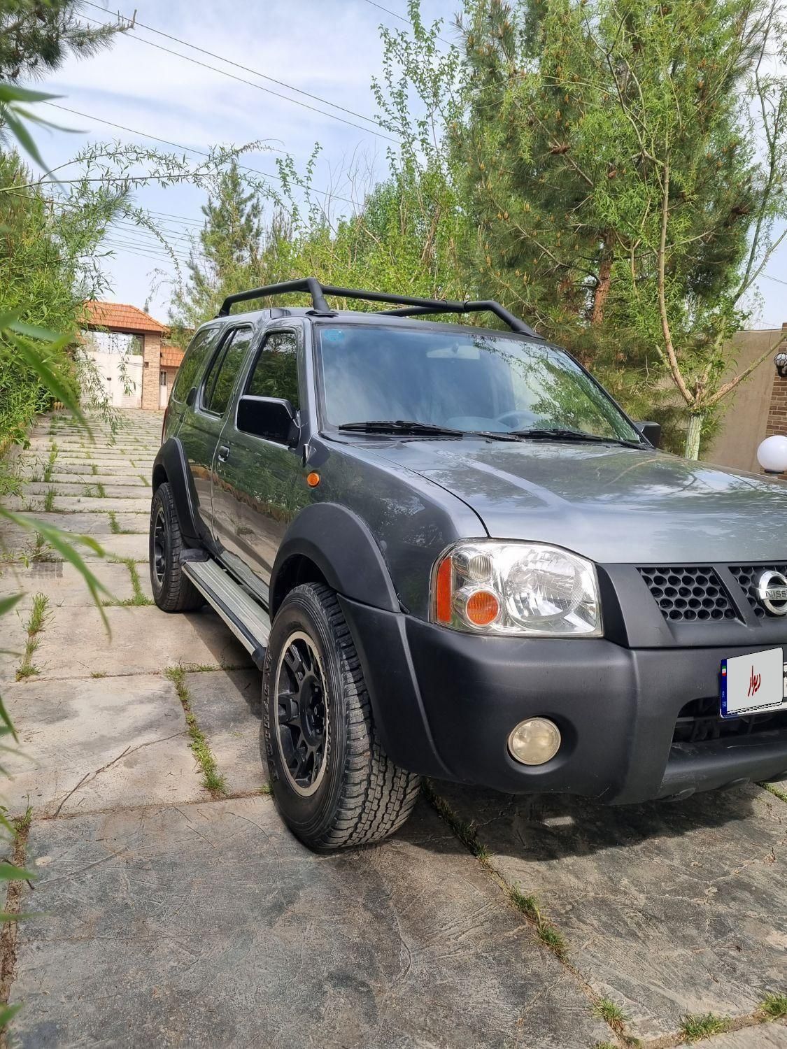 نیسان رونیز دنده‌ای - 1386