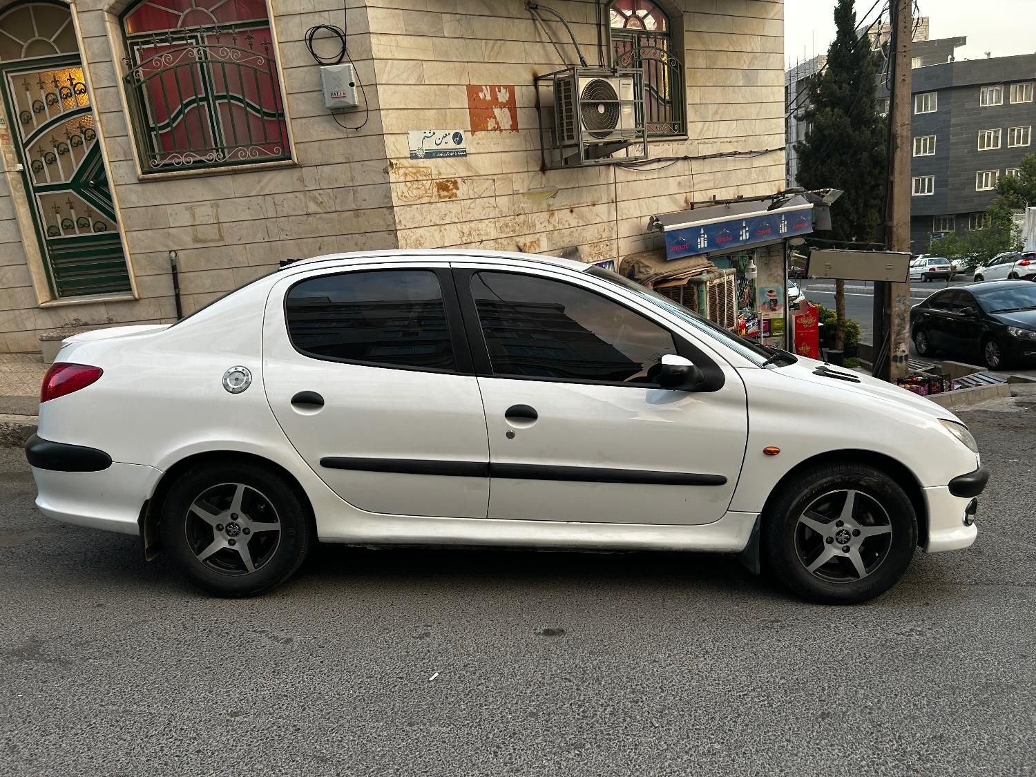 پژو ۲۰۶ صندوق دار v8 - 1390